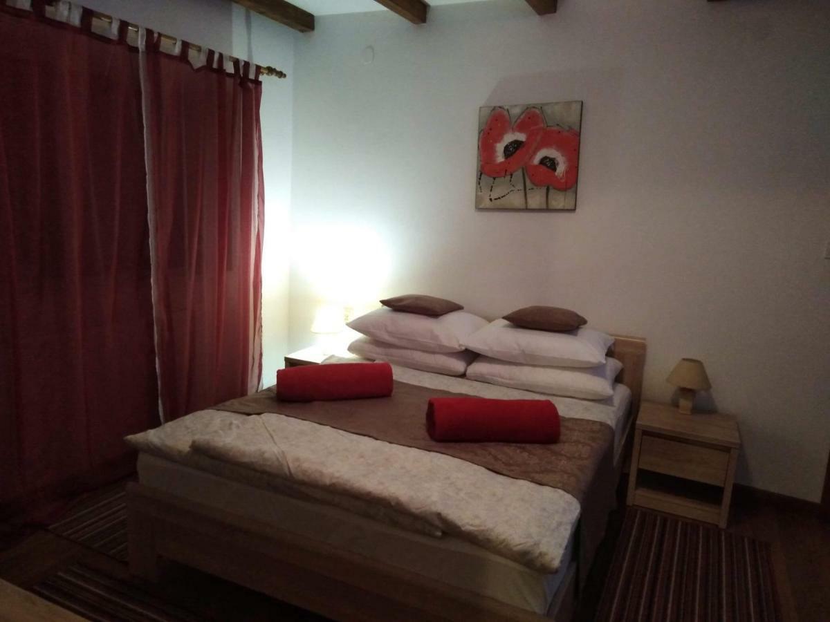 Guest House Sumski Dvor Vrhovine Bagian luar foto